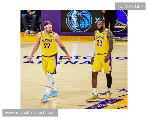 湖人队签下新援加强阵容 詹姆斯和戴维斯助力球队争冠之路