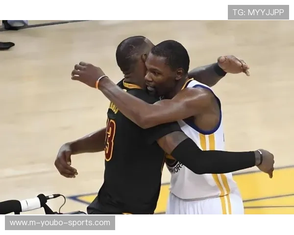 詹姆斯与杜兰特重回巅峰勇士湖人激战备受期待新赛季冲冠之路分析